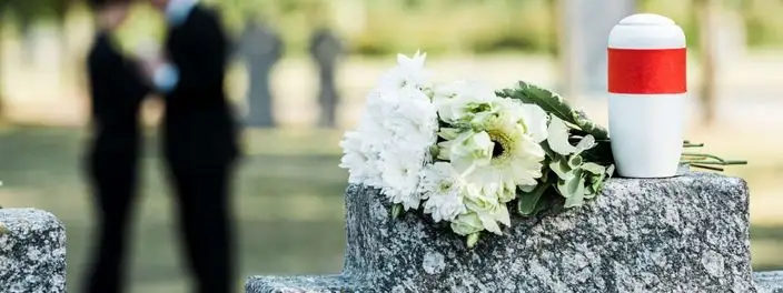 Urlop okolicznościowy na pogrzeb – ile dni i komu przysługują?