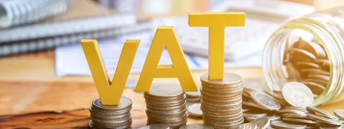Zwolnienie z VAT – komu przysługuje i czy warto z niego korzystać?