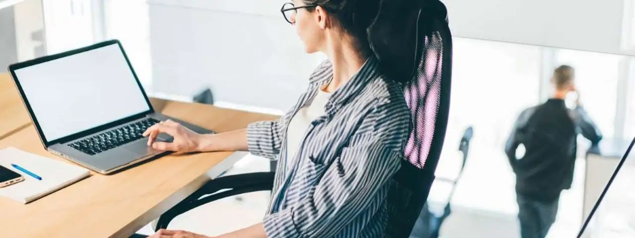 Czy sfinansowanie studiów przez pracodawcę jako przychód pracownika może być zwolnione z podatku?