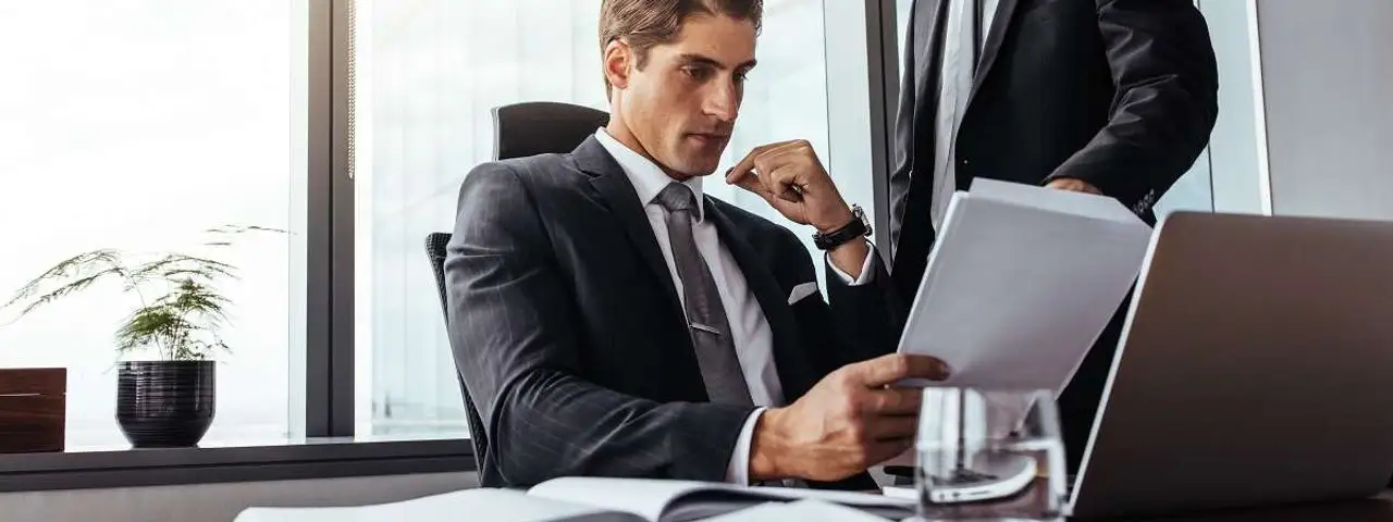 Prokurent – kim jest i za co odpowiada w spółce?