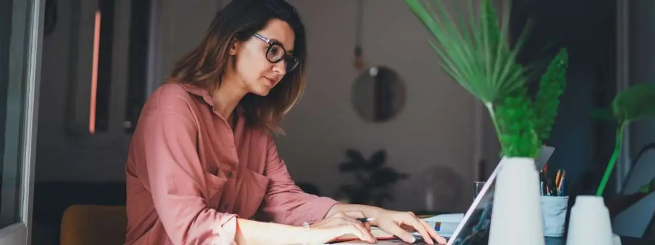 Jak założyć sklep internetowy? Praktyczne wskazówki i porady dla początkujących.