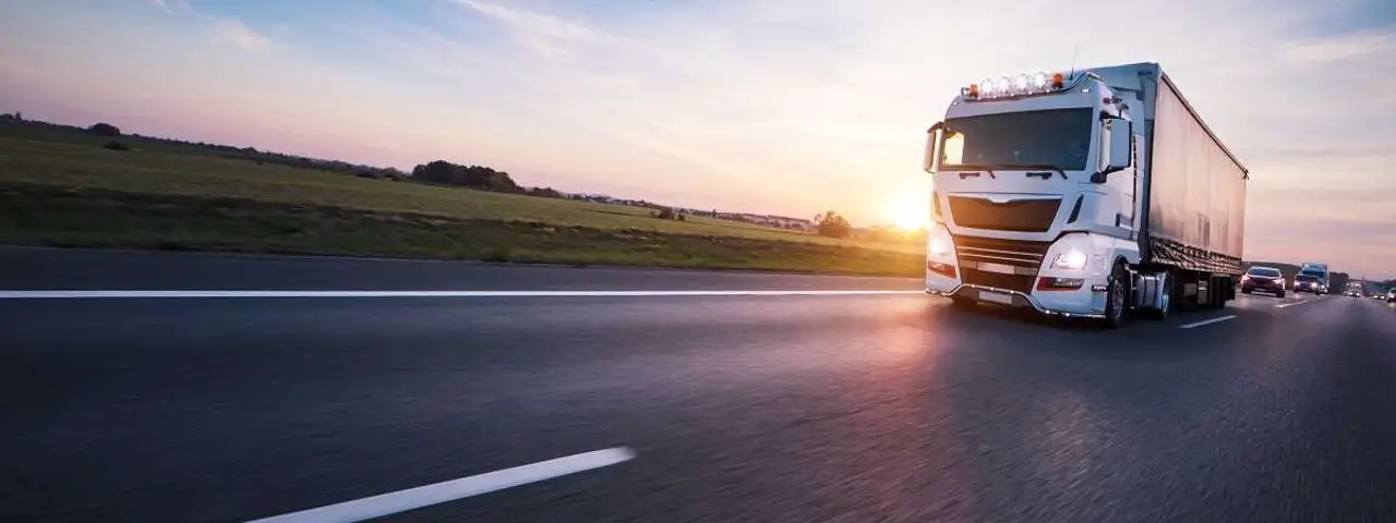 Usługi transportowe a VAT – jak obliczyć właściwą stawkę podatkową?