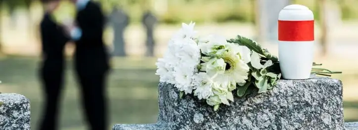 Urlop okolicznościowy na pogrzeb – ile dni i komu przysługują?