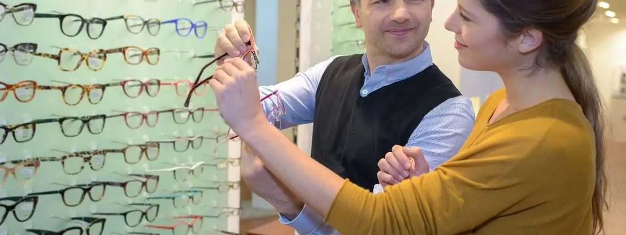 Dofinansowanie do okularów przez pracodawcę – kto może się o nie ubiegać?