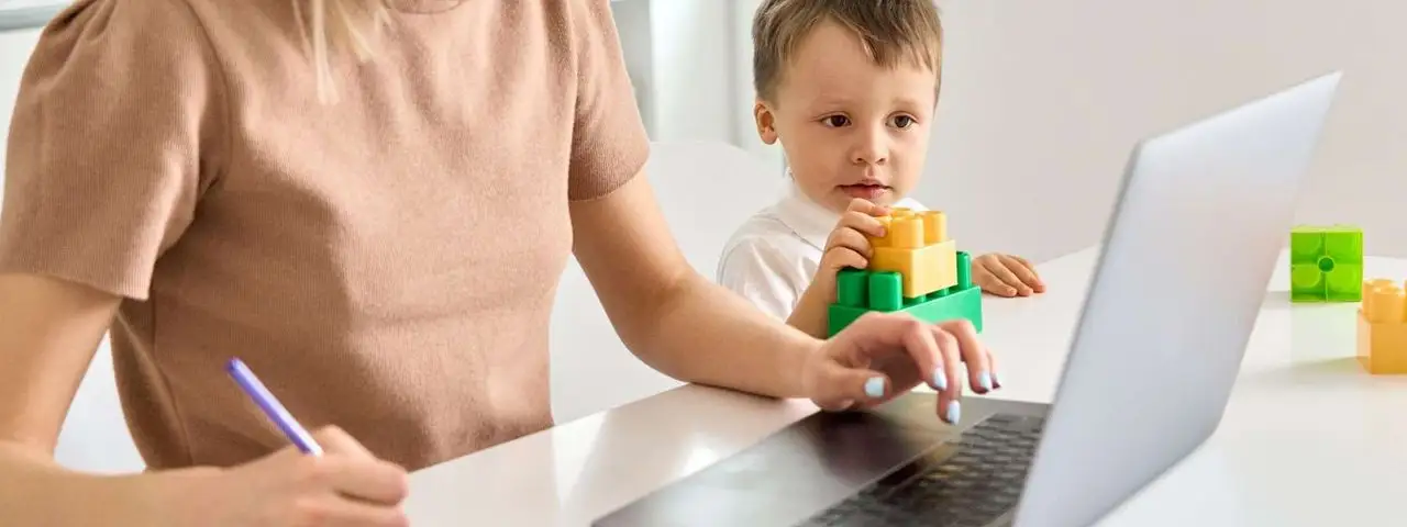 Czy pracownik może przyjść do pracy z dzieckiem?