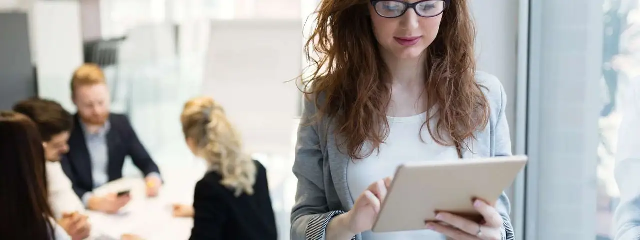 Zatrudnienie na 4/5 etatu – ile wynosi godzinowo, jak go egzekwować i na ile urlopu pozwala?