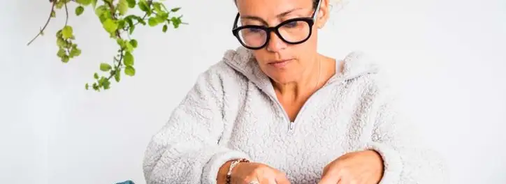 Praca nakładcza, czyli chałupnictwo – czy można wykonywać ją pomimo etatu?