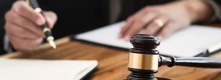 Sąd pracy – kiedy warto złożyć do niego pozew?