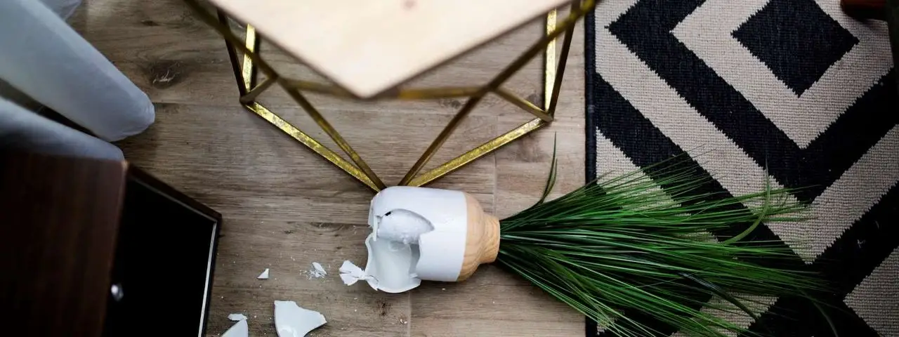 Szkoda wyrządzona przez dziecko na terenie zakładu pracy – kto odpowiada za straty?