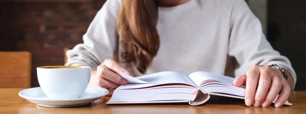 Pieniądze czy wolne dni – co lepiej wybrać w przypadku ekwiwalentu za zaległy urlop?