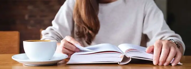 Pieniądze czy wolne dni – co lepiej wybrać w przypadku ekwiwalentu za zaległy urlop?