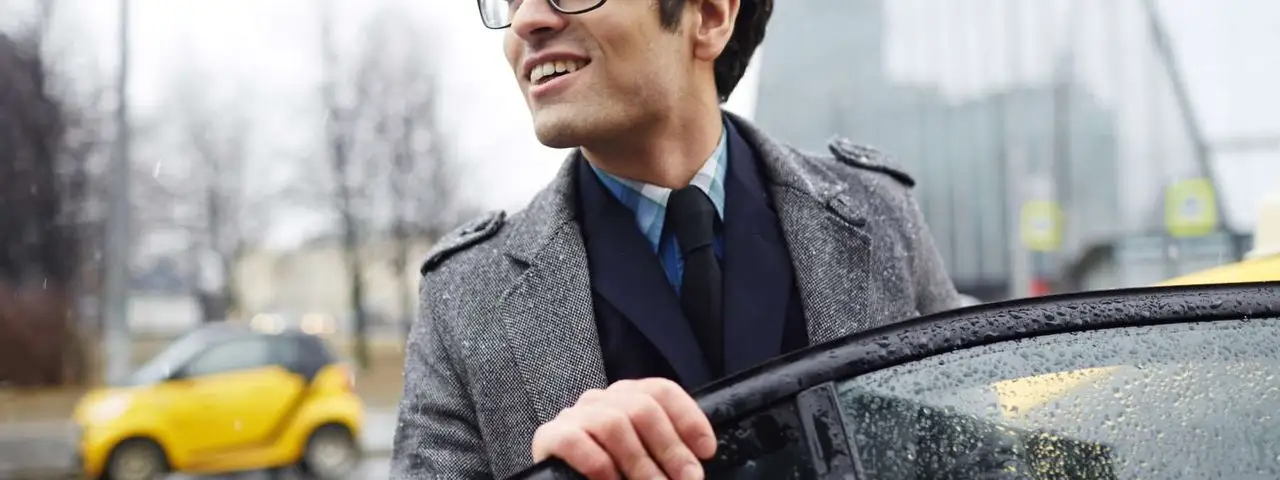 Pracownik dojeżdżający – jak rozlicza się jego czas pracy?