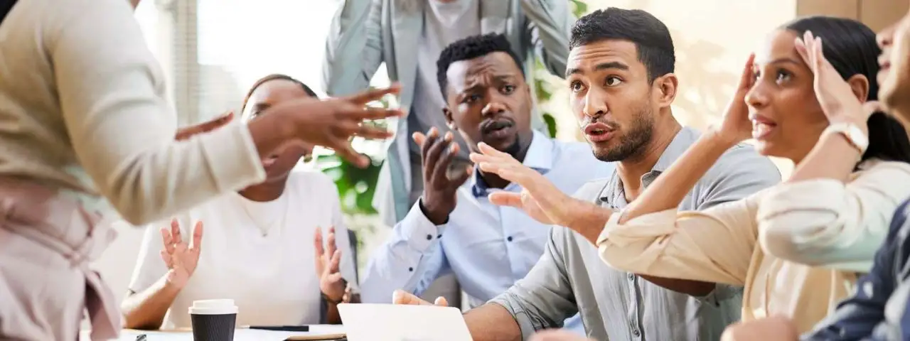 Zarządzanie konfliktem w zespole – co warto o nim wiedzieć?