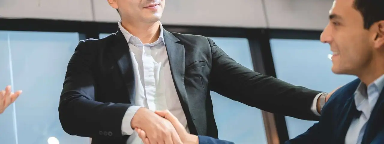 Przejęcie pracowników przez innego pracodawcę – jakie są tego następstwa?