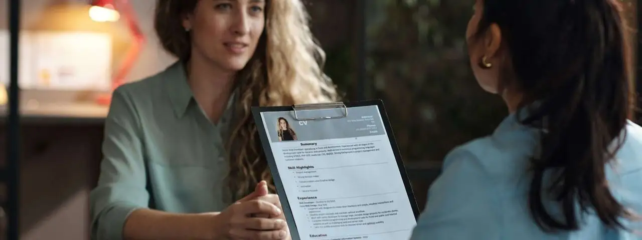 Zatrudnianie uchodźców – czy da się ich przyjąć do pracy i na jakich warunkach?