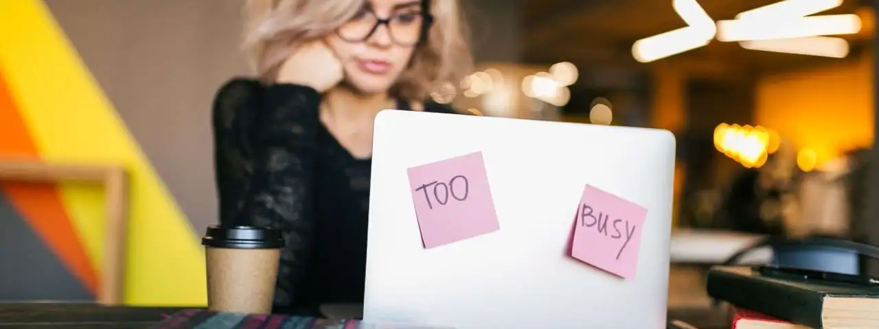 Podwyżka w pracy – kiedy i komu przysługuje?