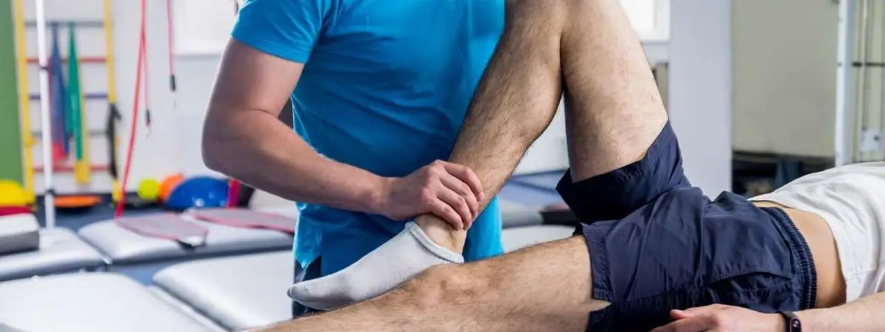 Czym jest świadczenie rehabilitacyjne i komu przysługuje?
