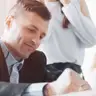 Dyskryminacja płciowa w pracy – jak reagować i czym się objawia?