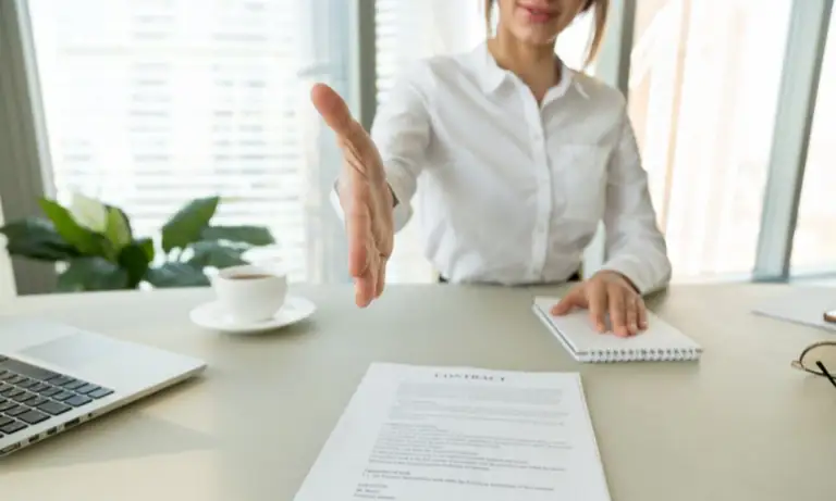 zastępowanie umowy o pracę przez umowy cywilnoprawne