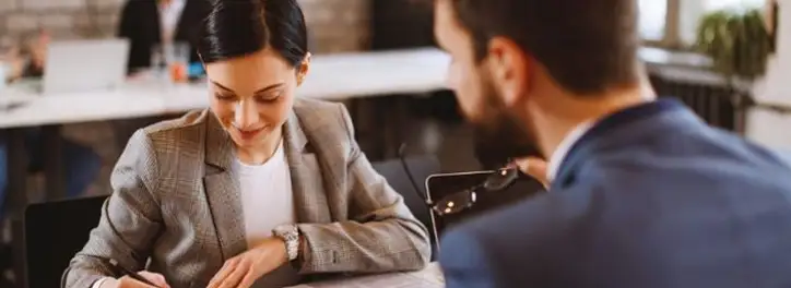 znamiona umowy o pracę